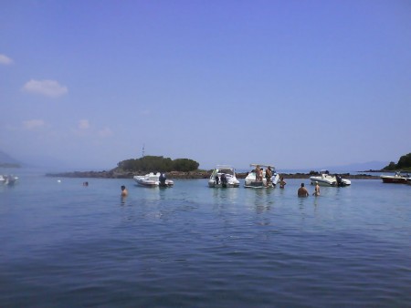 Φωτογραφία απο τα λιχαδονήσια τα οποία βρίσκονται 3 ναυτικά μίλια από το οικόπεδο.